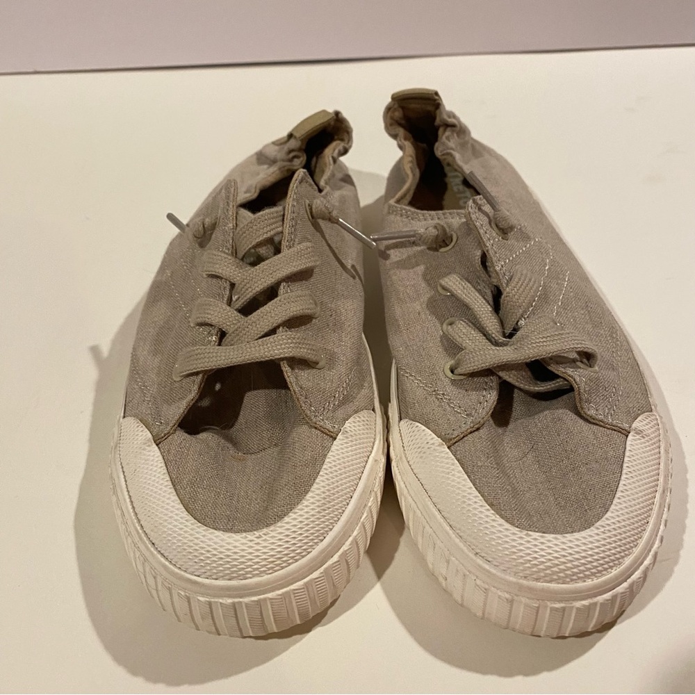 Tretorn Shoes Wonens 7.5 Tan WTMEG Slip On Canvas Lace Up Sneaker